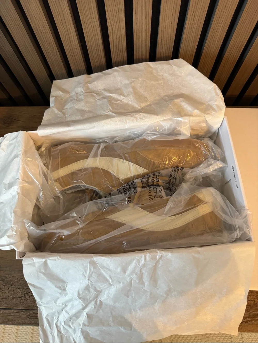 NWT Vince Corrin Sneakers Women SZ 8